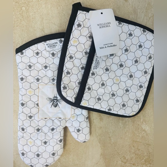 Williams Sonoma Honeycomb Oven Mitt & Potholder Set - Picture 6 of 10